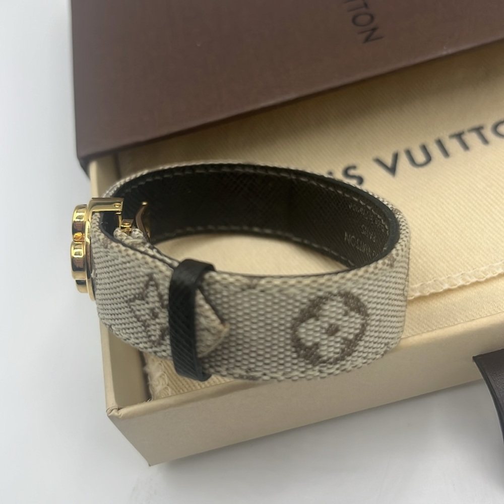 Louis Vuitton Good Luck Bracelet - Picture 7 of 8